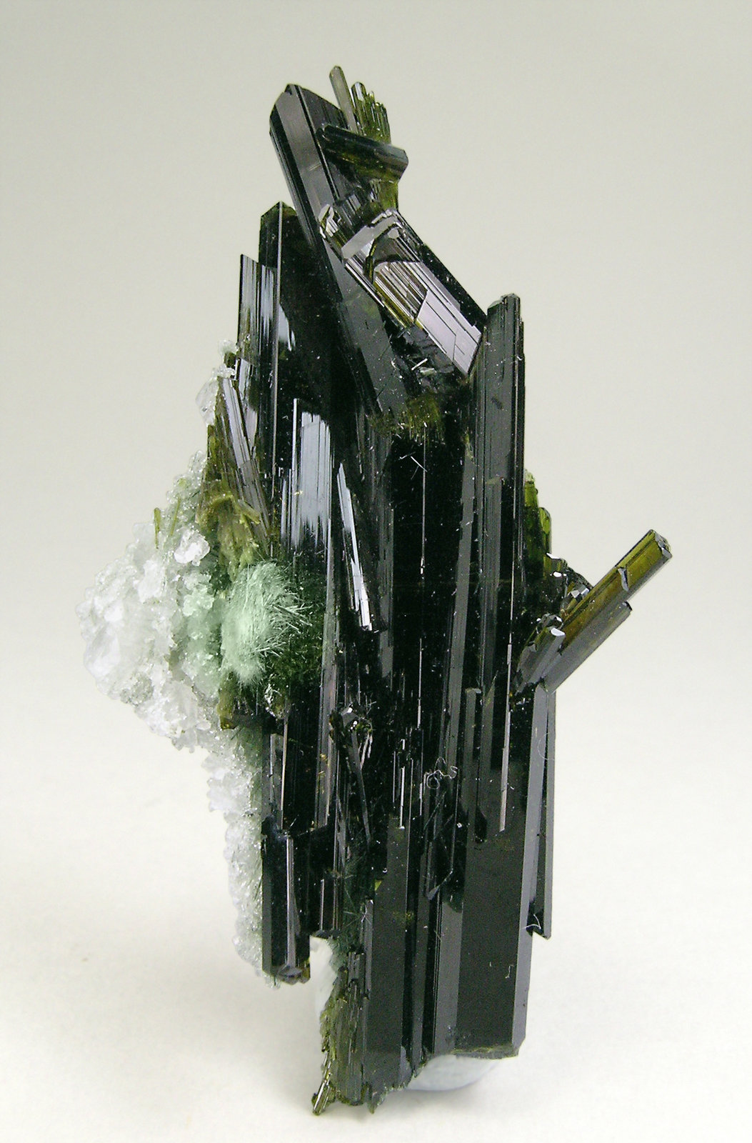 specimens/s_imagesN8/Epidote-EA64N8f.jpg