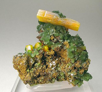 Wulfenite with Mimetite. Front