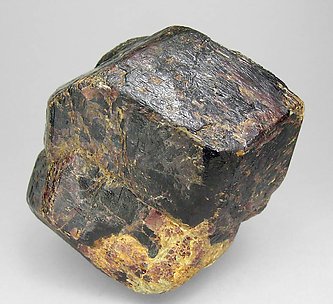 Almandine. Side