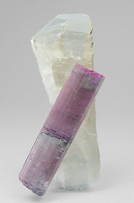 Elbaite (variedad rubellite) with doubly terminated Quartz.