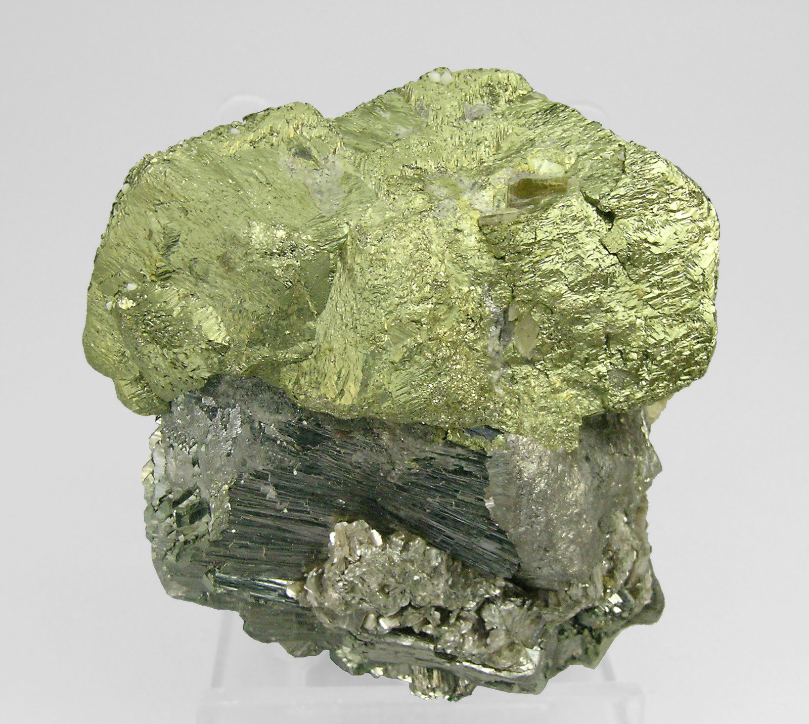 specimens/s_imagesP3/Chalcopyrite-TG27P3f.jpg