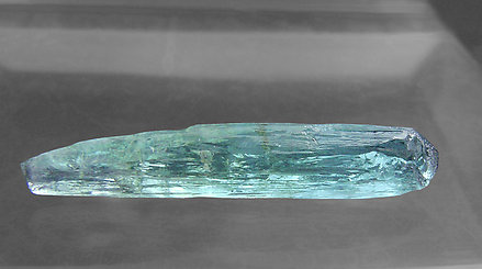Elbaite (paraíba). Front