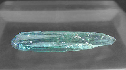 Elbaite (paraíba). Rear