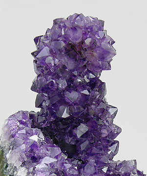 Quartz (variety amethyst). Side