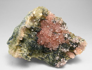 Hureaulite with Rockbridgeite and Correianevesite.