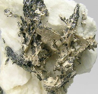 Dyscrasite with Silver, Allargentum and Calcite. 