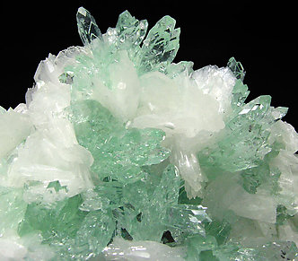 Fluorapophyllite-(K) with Stilbite. 