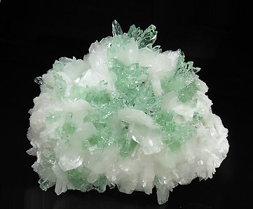 Fluorapophyllite-(K) with Stilbite. 