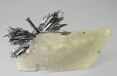 Baryte with Stibnite. Top