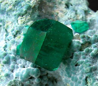 Dioptase with Shattuckite. 