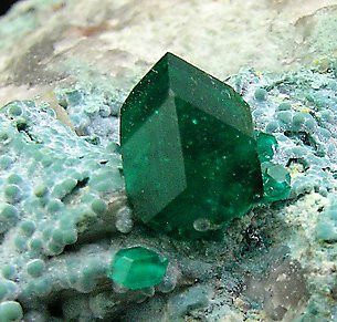 Dioptase with Shattuckite. 