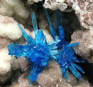 Pentagonite with Stilbite. 