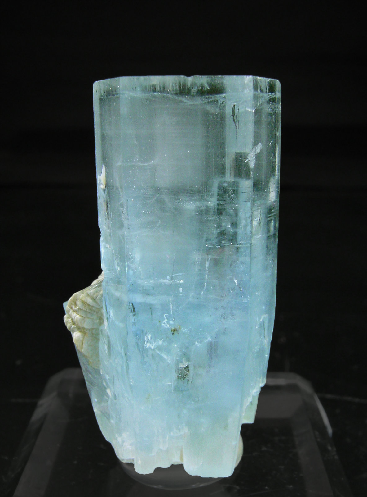 specimens/s_imagesQ0/Beryl_Aquamarine-TX68Q0f.jpg