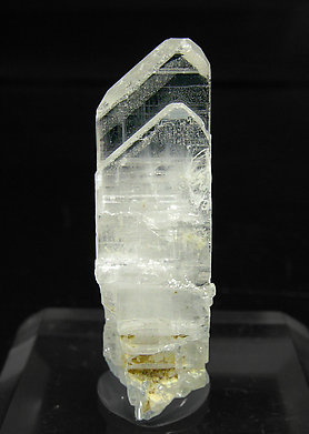 Cerussite. Front