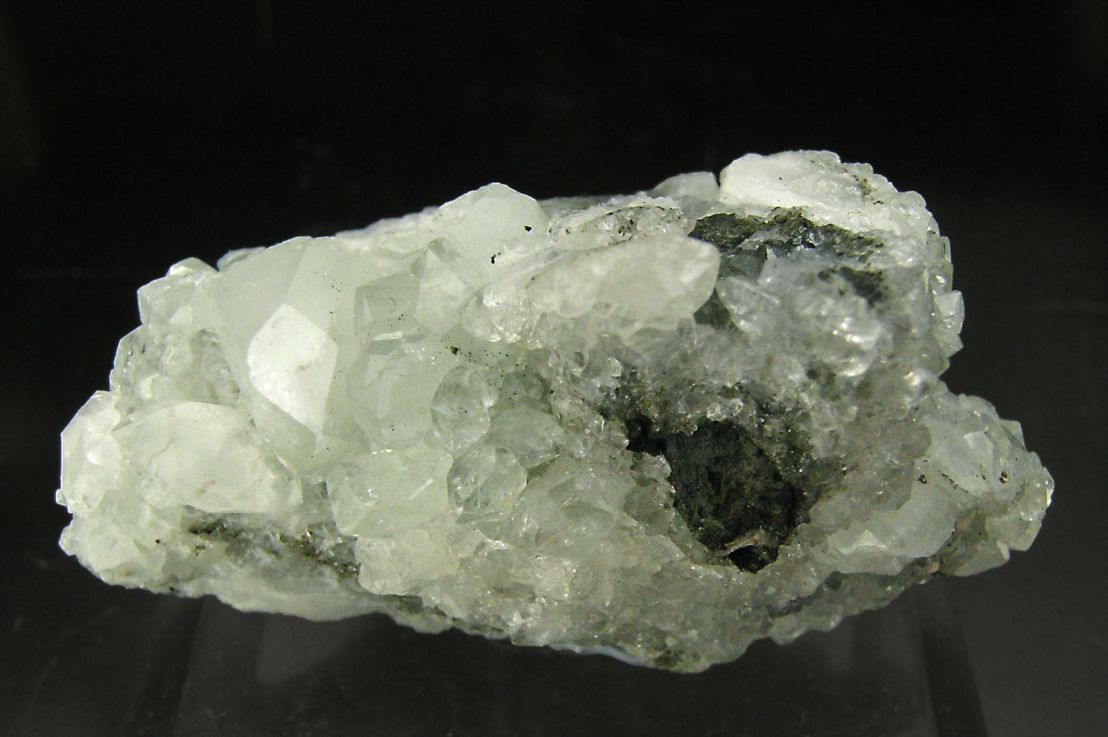 specimens/s_imagesQ5/Datolite-RJ57Q5f.jpg