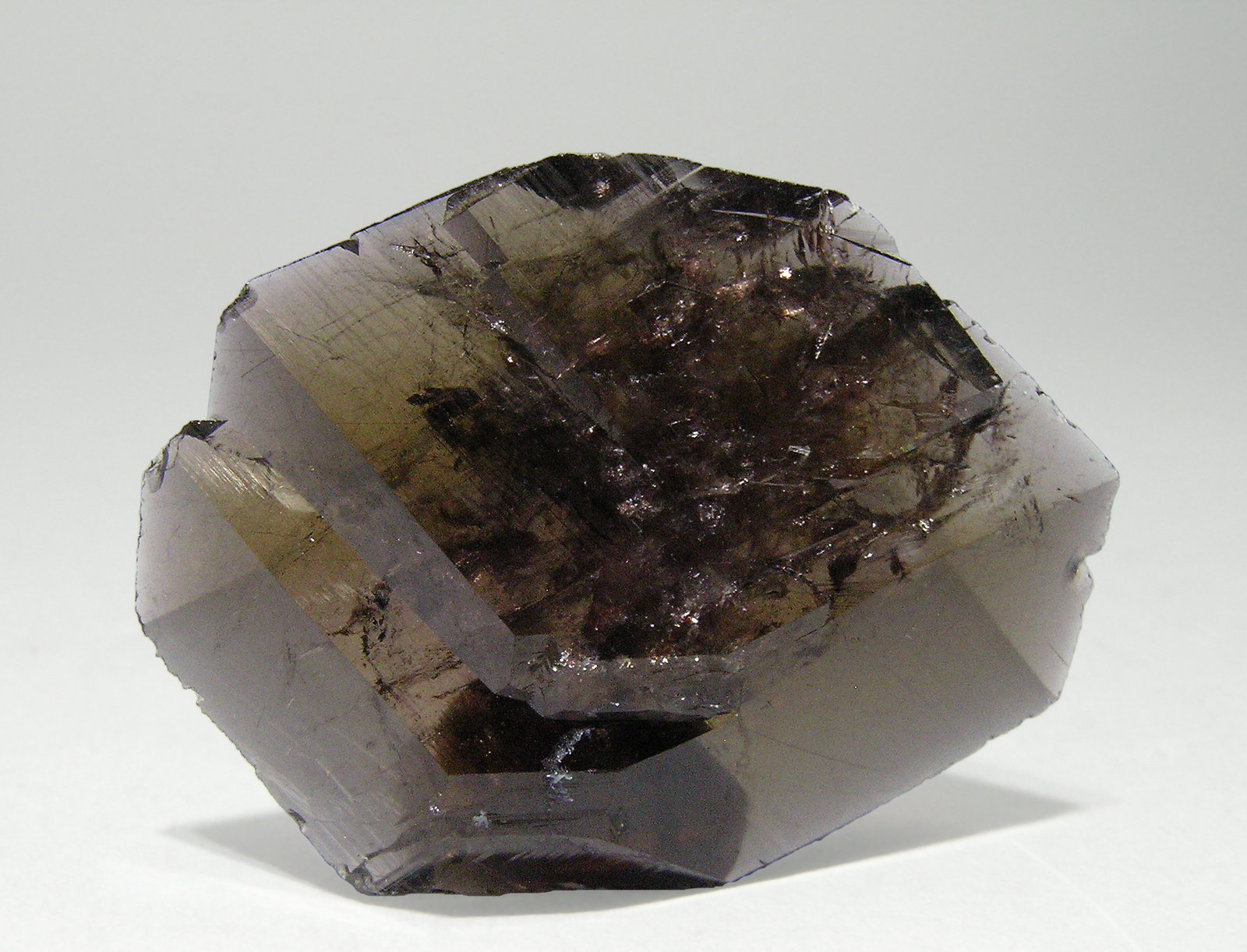 specimens/s_imagesQ6/Axinite_Fe-AR62Q6.jpg