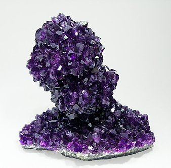 Quartz (variety amethyst). Rear