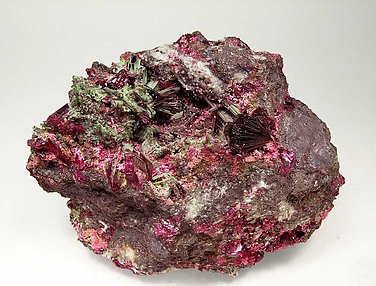 Erythrite with Bariopharmacosiderite.