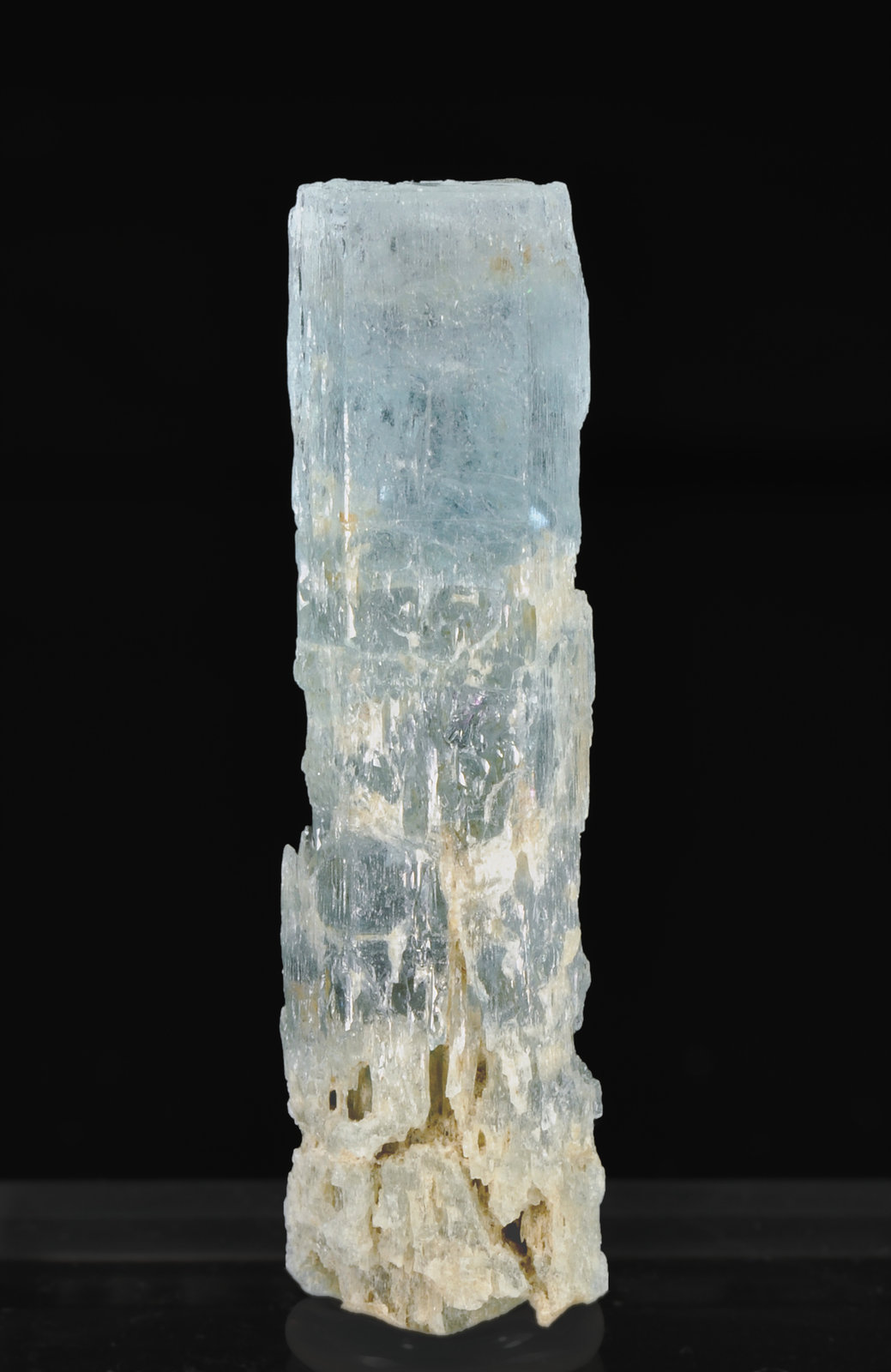 specimens/s_imagesQ8/Beryl_Aquamarine-TD66Q8r.jpg