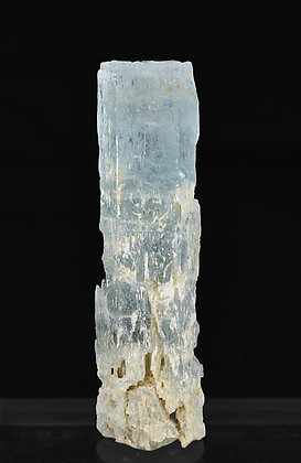 Beryl variety (aquamarine). Rear