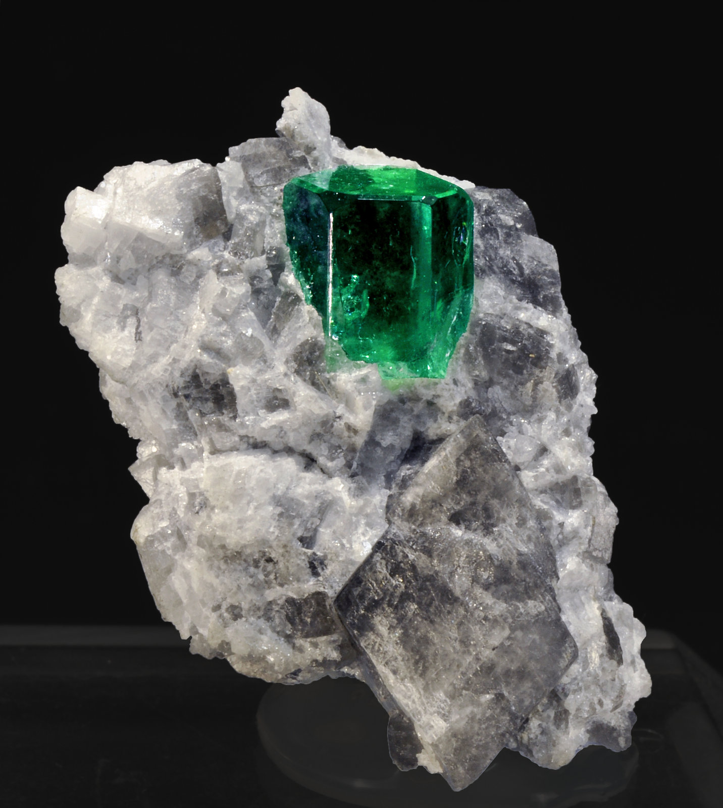 specimens/s_imagesQ8/Beryl_Emerald-DX99Q8f.jpg