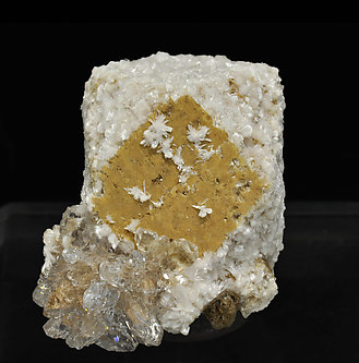 Bultfonteinita con Hydroxyapophyllite-(K) y Calcita. 