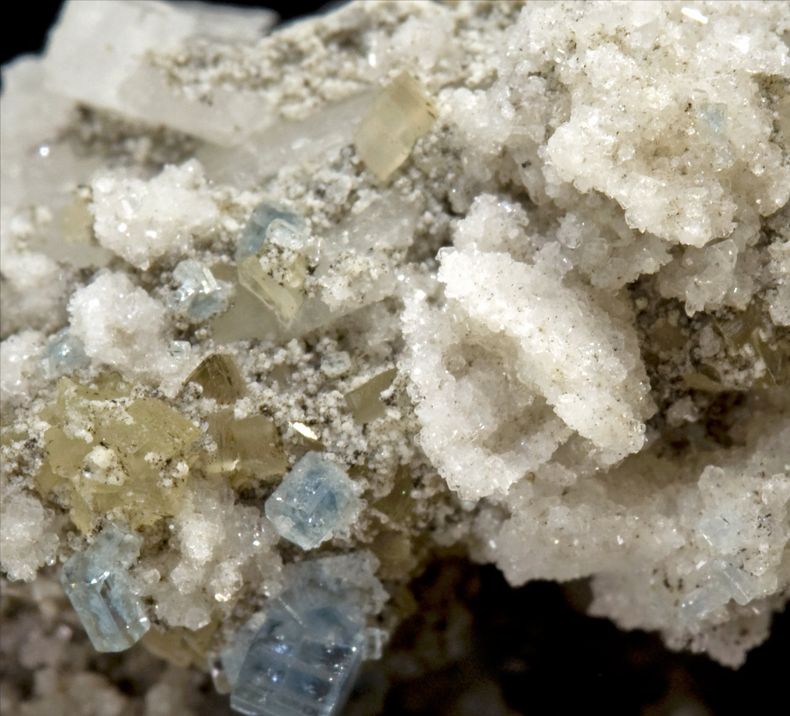 specimens/s_imagesR4/Fluorapatite-EG13R4d.jpg