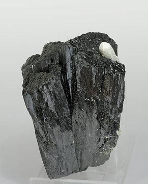 Ilvaite with Quartz. Side