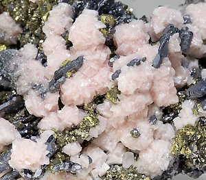 Rhodochrosite with Sphalerite, Galena, Chalcopyrite and Calcite. 