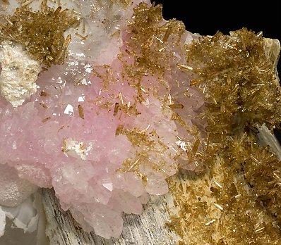 Eosphorite with Quartz, Quartz (variety rose) and Muscovite. 