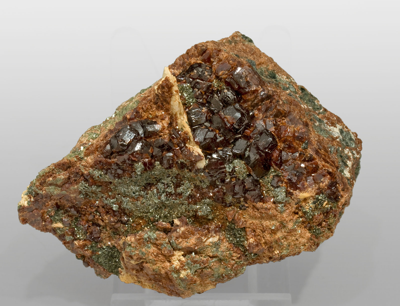 specimens/s_imagesR9/Andradite-GM66R9f.jpg