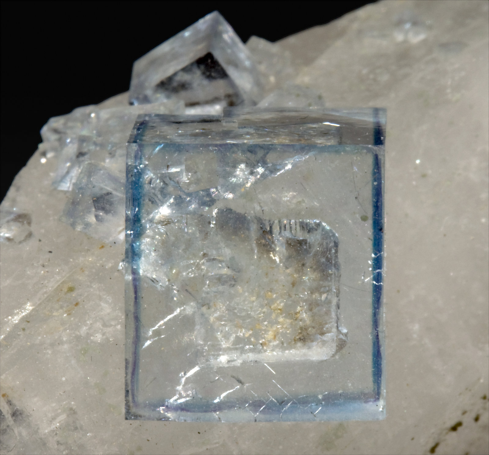 specimens/s_imagesR9/Fluorite-MH36R9d1.jpg