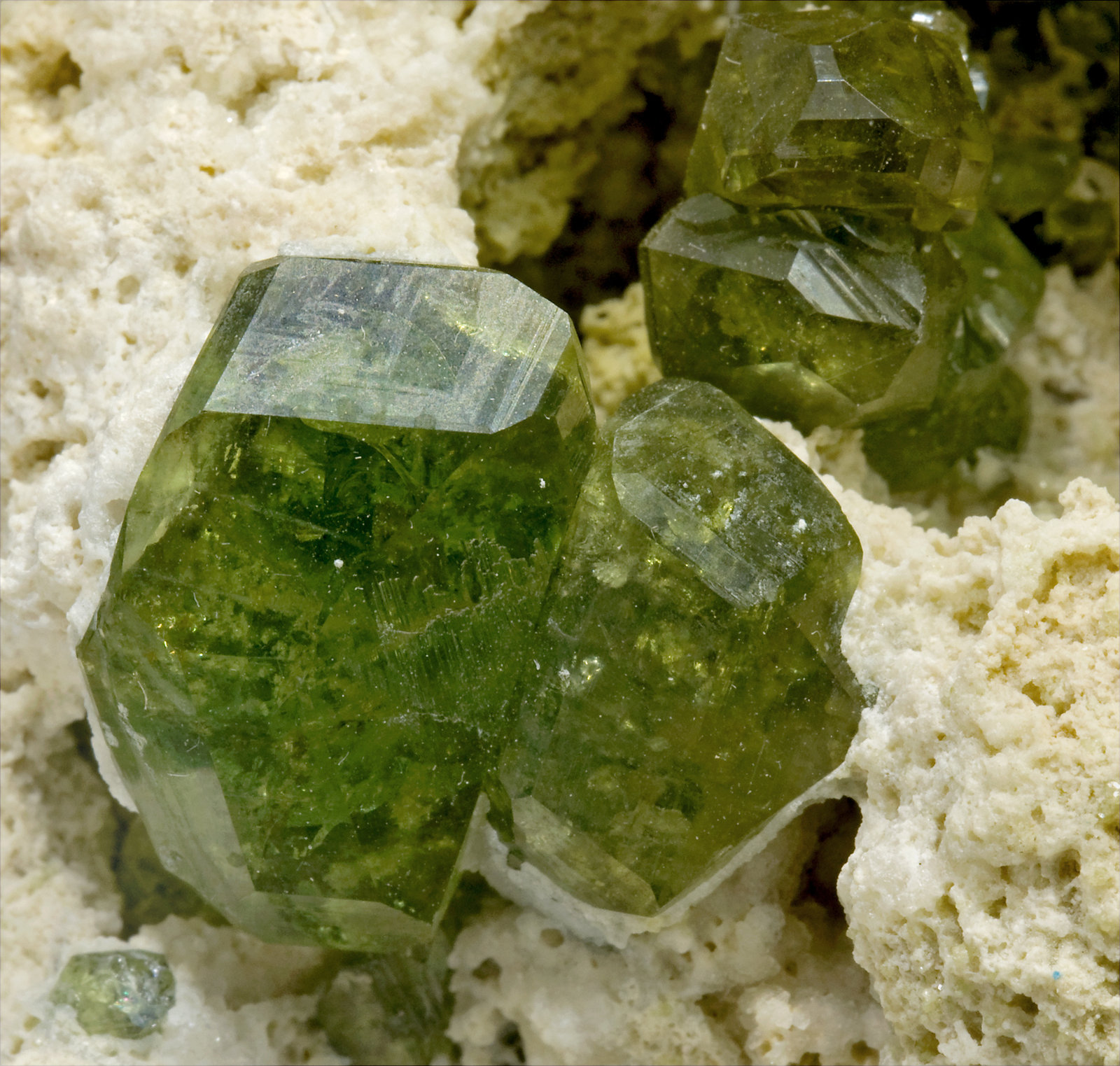 specimens/s_imagesS9/Andradite_Demantoid-TK52S9d1.jpg