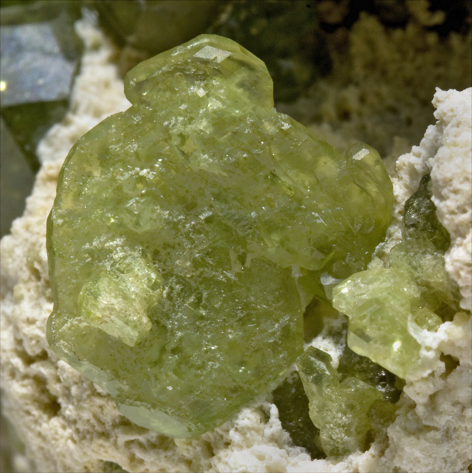 specimens/s_imagesS9/Andradite_Demantoid-TK52S9d2.jpg