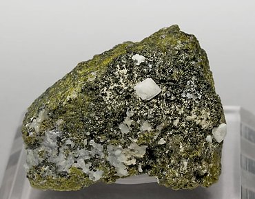 Gismondine with Calcite, Epidote and Chlorite.