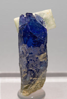 Zoisite (variety tanzanite) with Prehnite. Front