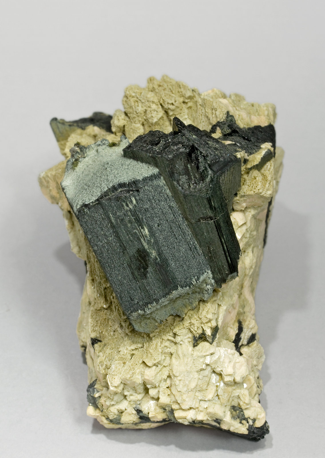 specimens/s_imagesT6/Arfvedsonite-MB16T6f.jpg