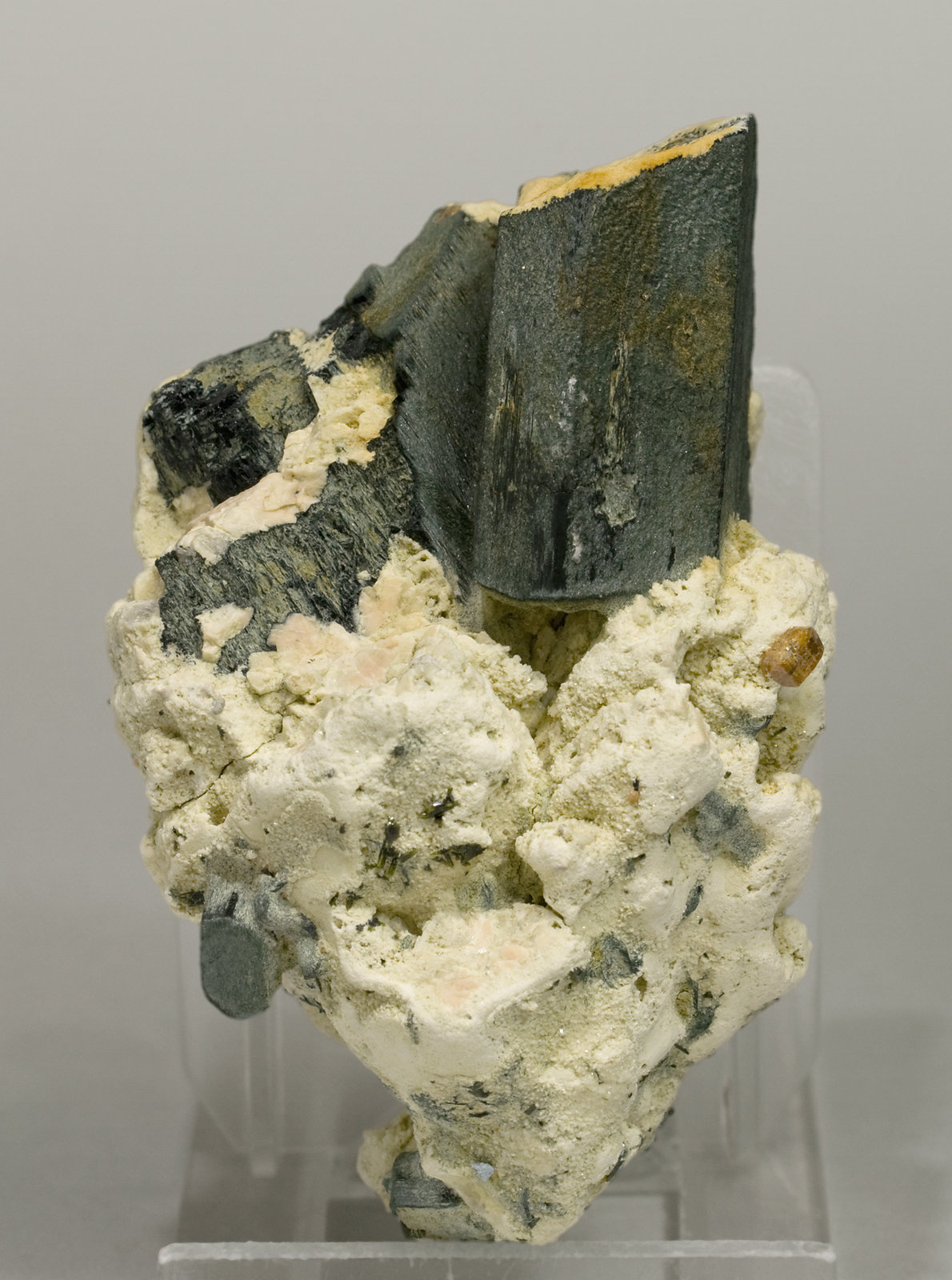 specimens/s_imagesT6/Arfvedsonite-MR14T6f.jpg