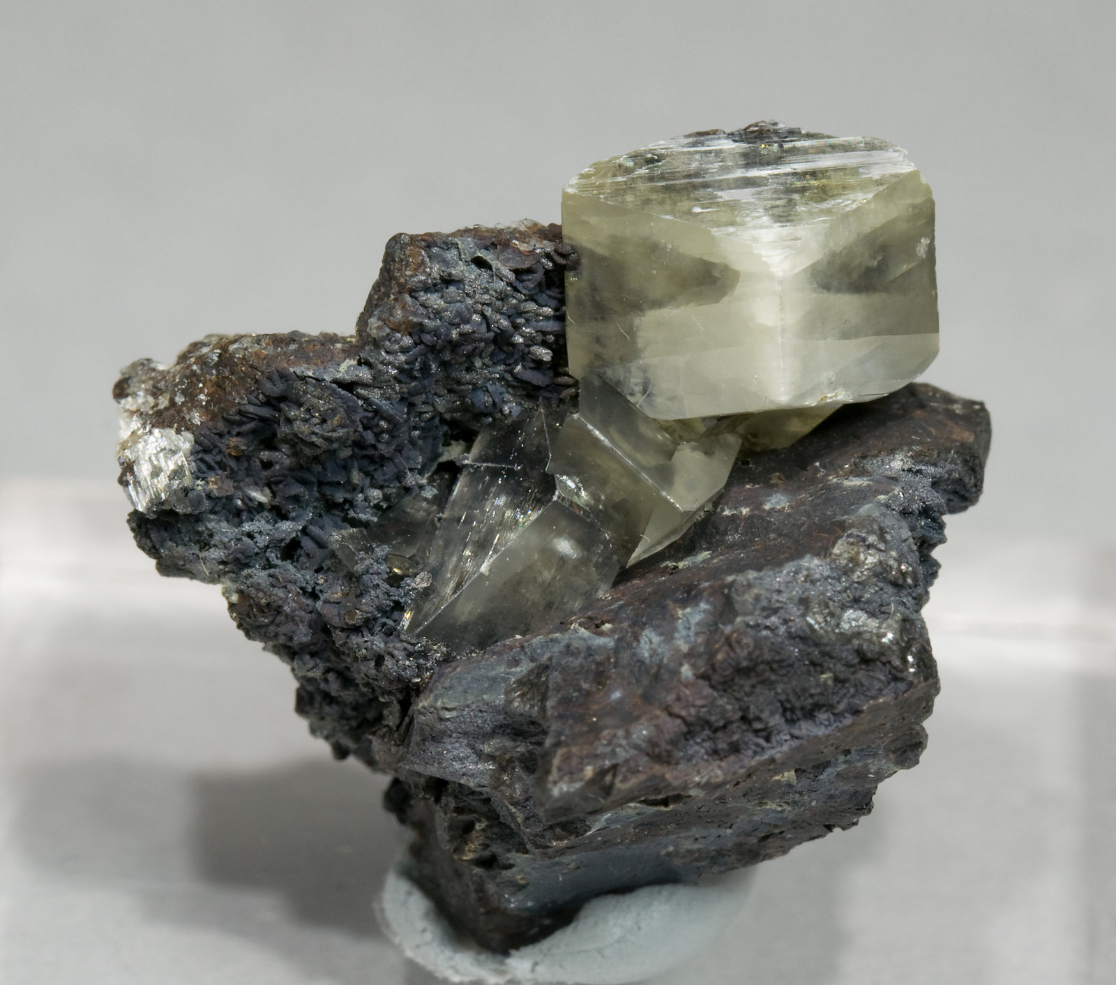 specimens/s_imagesT7/Valentinite-MJ56T7f.jpg