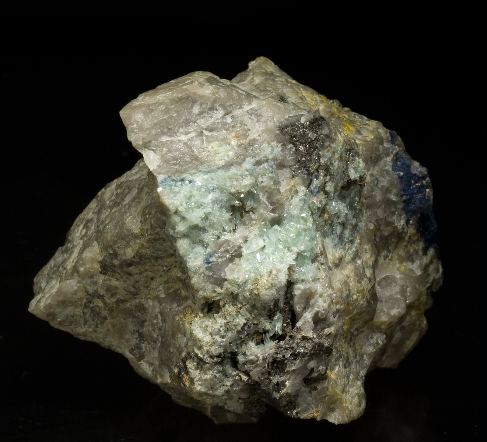 specimens/s_imagesV0/Phosphophyllite-MC96V0f.jpg