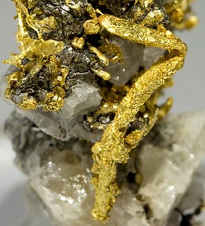 Gold with Quartz. 