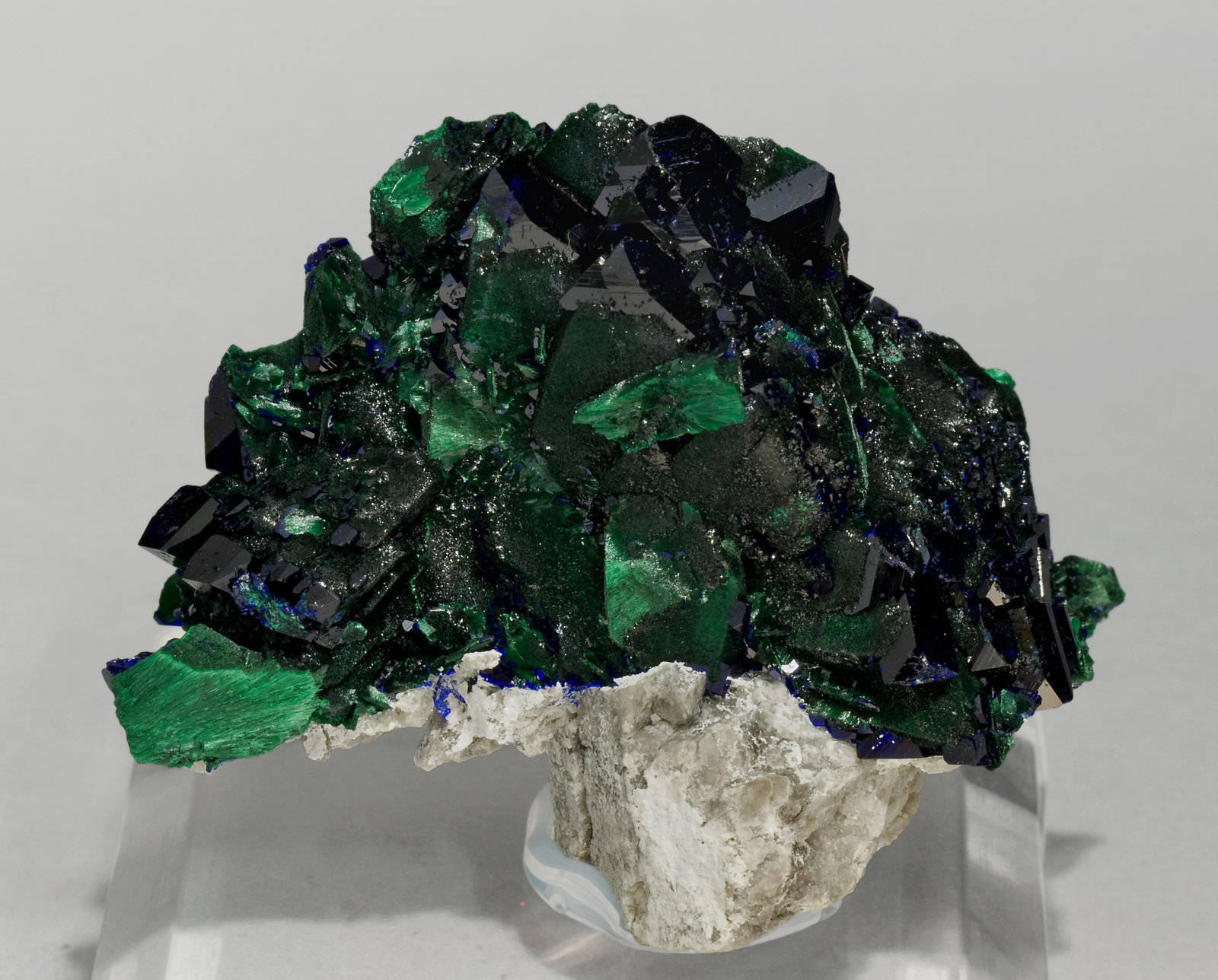 specimens/s_imagesV4/Azurite-TR98V4f.jpg