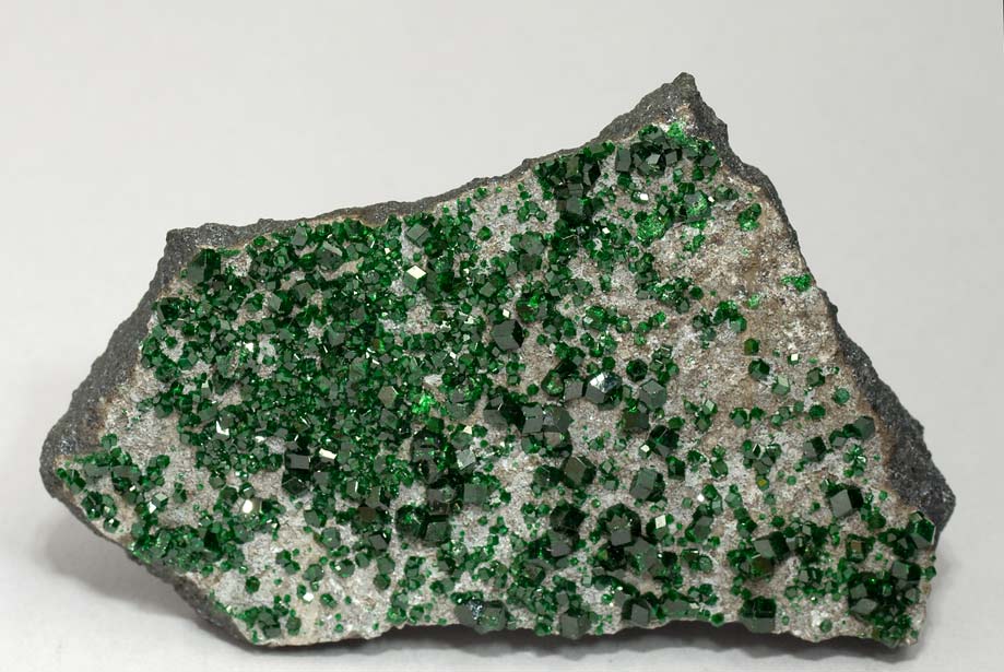 specimens/s_imagesV4/Uvarovite-TR76V4f.jpg