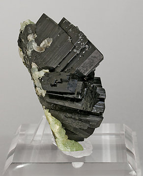 Babingtonite with Prehnite. Side