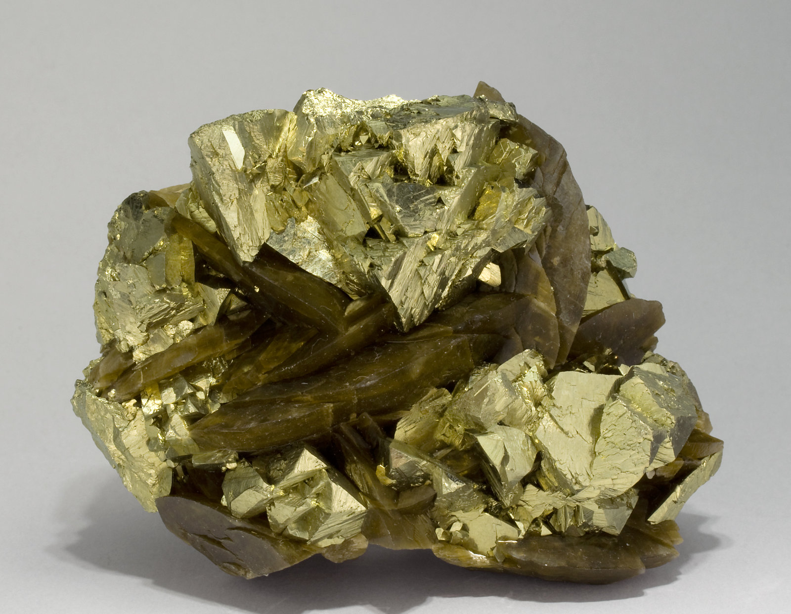 specimens/s_imagesW2/Chalcopyrite-EM99W2f.jpg