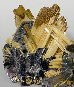 Rutilo con Hematites. 