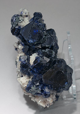 Phenakite with Fluorite and Orthoclase (adularia). Side