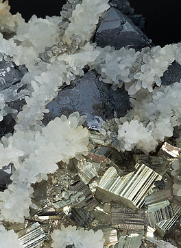 Sphalerite with Pyrite and Quartz. 