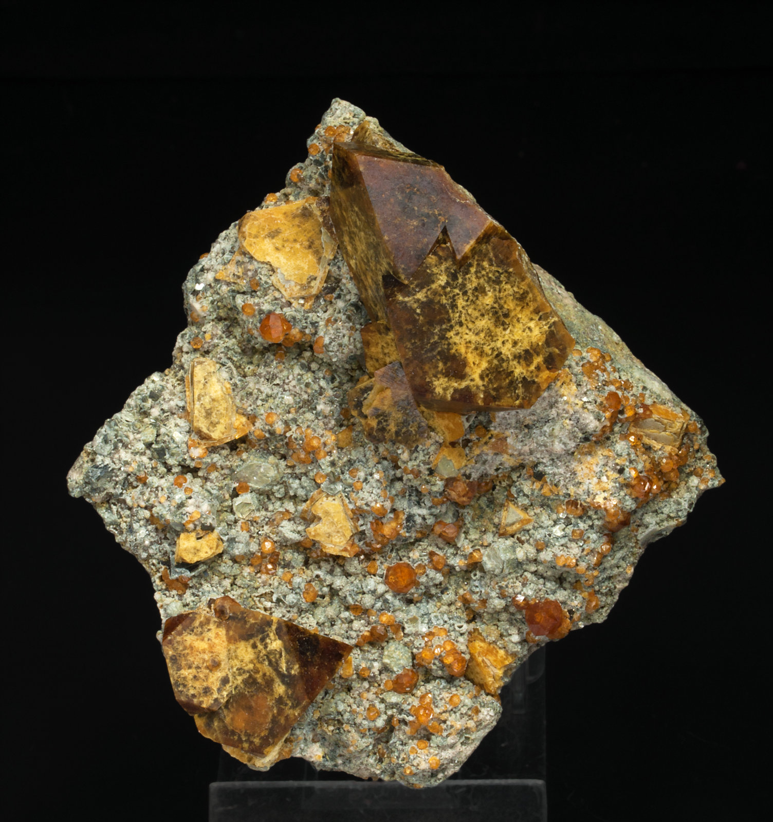 specimens/s_imagesX4/Helvite-MB89X4f.jpg