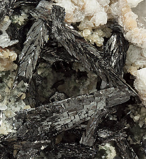 Ferberite with Calcite and Quartz. 